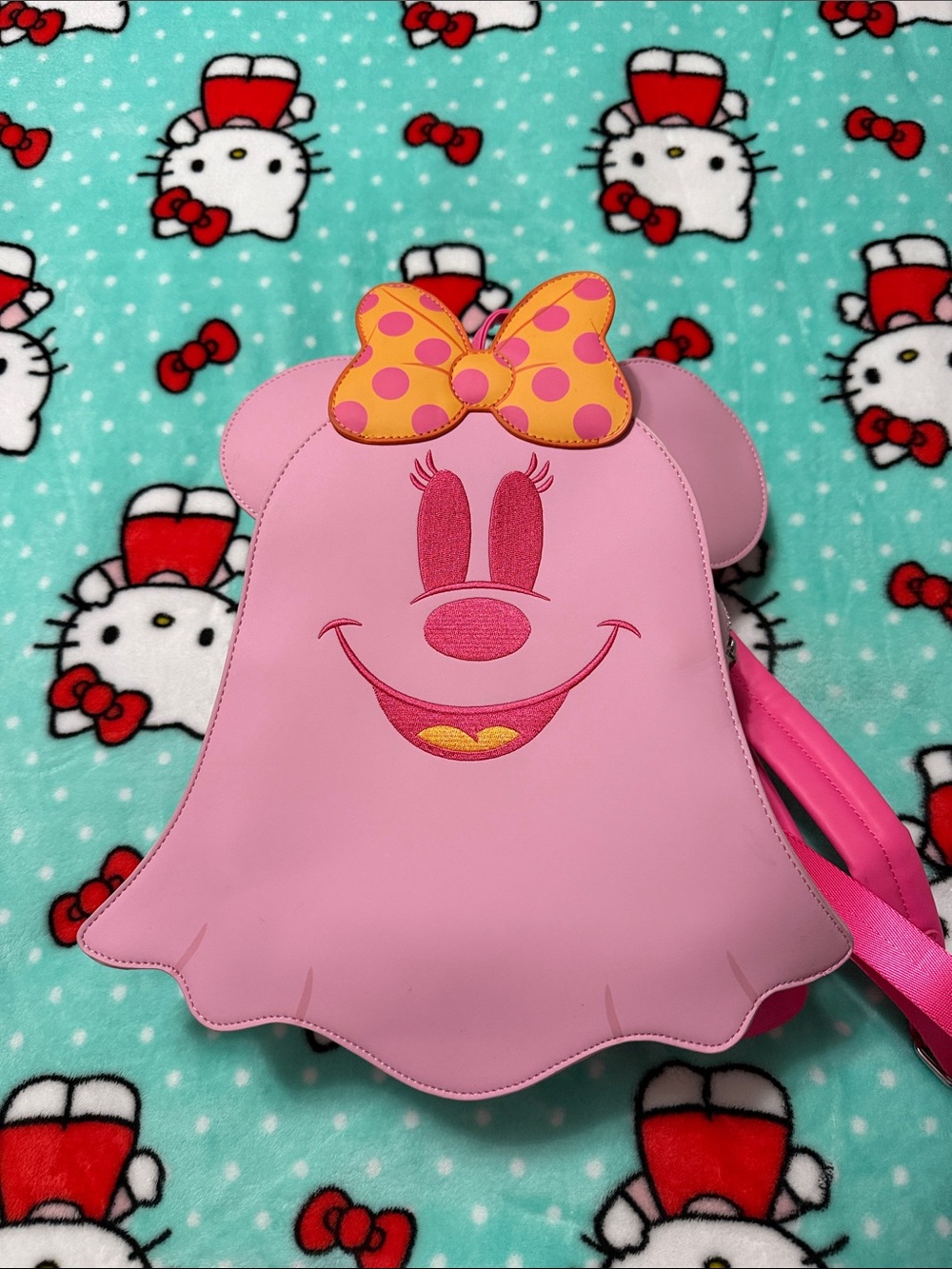 Disney loungefly Pink Minnie Mouse ghost mini backpack ( glows in the dark )